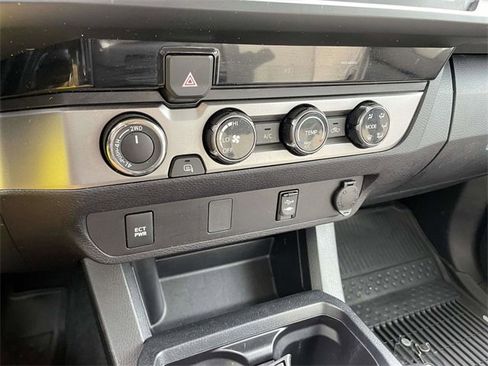 Used 2018 Toyota Tacoma SR image 30