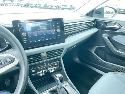 Used 2025 Volkswagen Jetta SE image 35