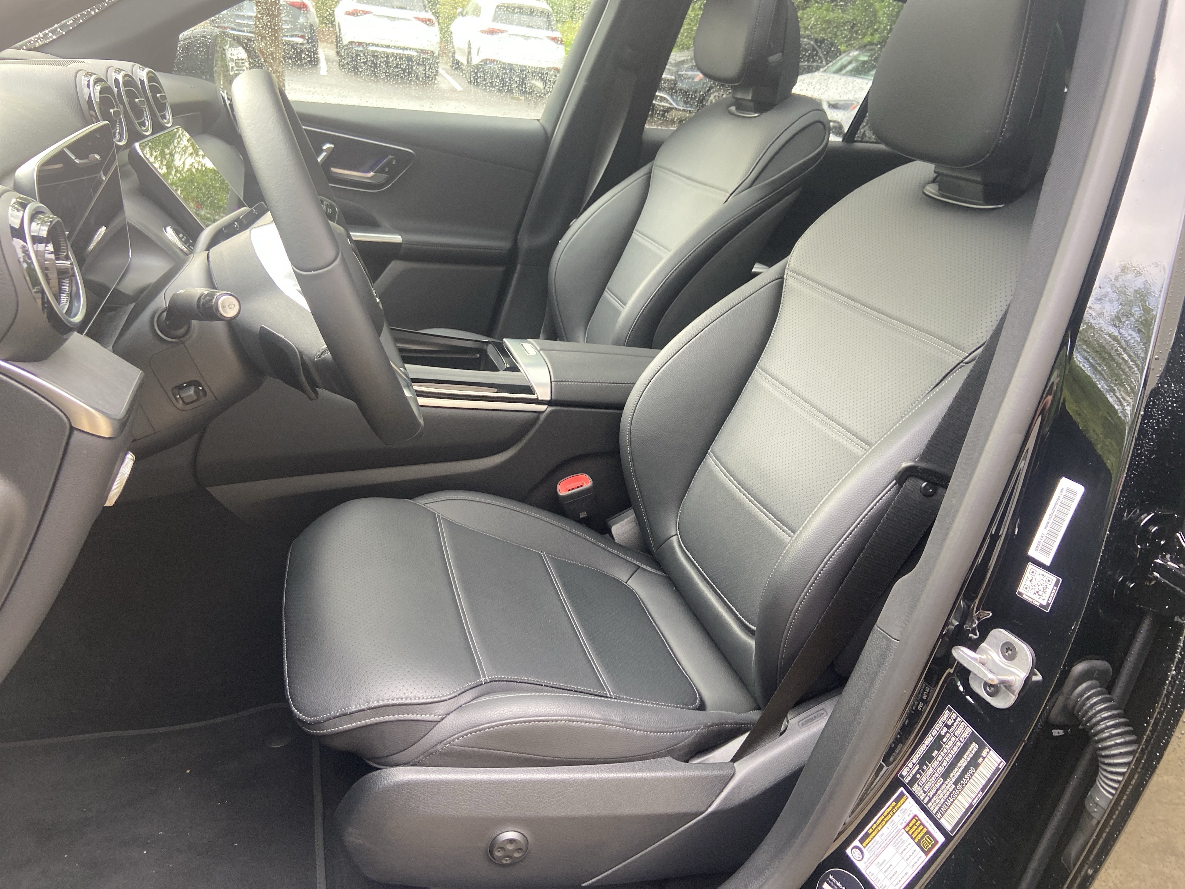 Used 2025 Mercedes-Benz GLC 300 image 23