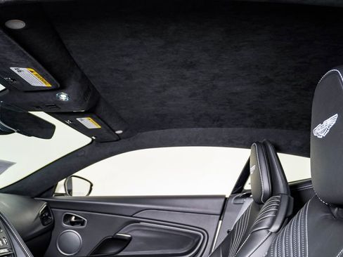 Used 2021 Aston Martin DB11 Coupe image 22