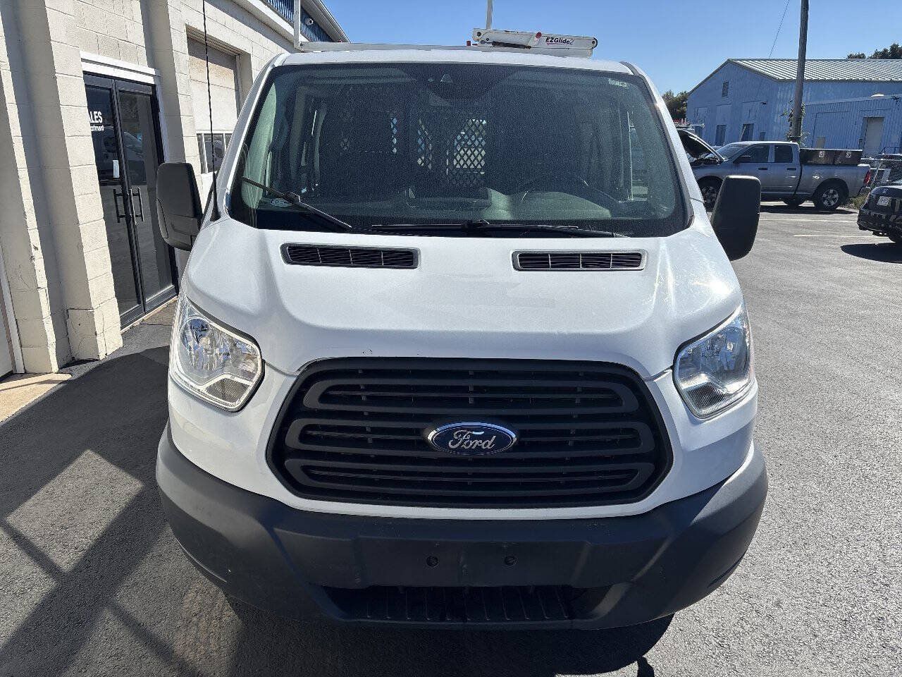 Used 2018 Ford Transit 250 130 Low Roof w/ Exterior Upgrade Package RWD image 3