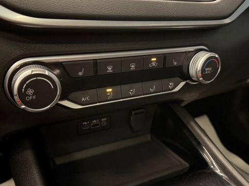 Used 2022 Nissan Altima 2.5 SV w/ SV Premium Package image 15