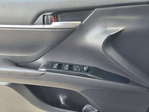 Used 2019 Toyota Camry SE FWD image 15