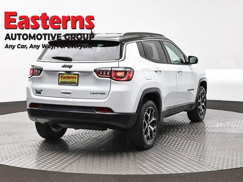 Used 2025 Jeep Compass Limited AWD/4WD image 5