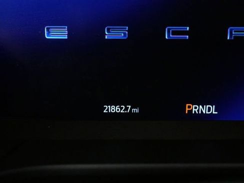Certified 2025 Ford Escape Platinum AWD/4WD image 18