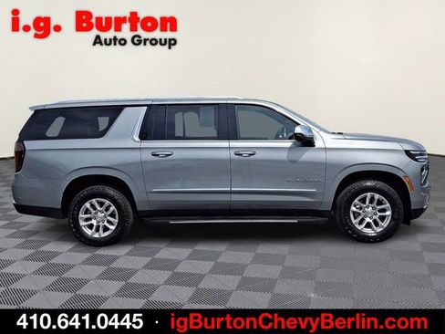 Certified 2025 Chevrolet Suburban LT AWD/4WD image 7