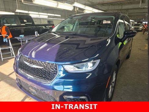 Used 2024 Chrysler Pacifica Touring-L image 1