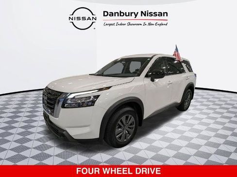 Certified 2025 Nissan Pathfinder S AWD/4WD image 8
