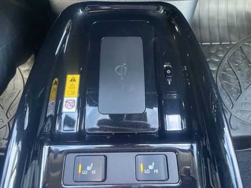 Used 2020 Toyota Prius XLE w/ Advanced Technology Package image 19