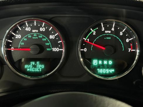 Used 2015 Jeep Wrangler Unlimited Rubicon w/ Connectivity Group AWD/4WD image 31