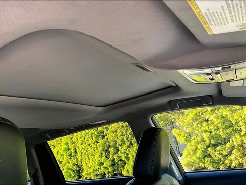 Used 2017 Toyota Highlander XLE image 14