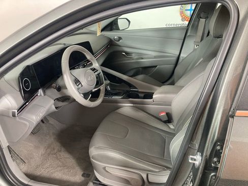 Used 2025 Hyundai Elantra SEL FWD image 12