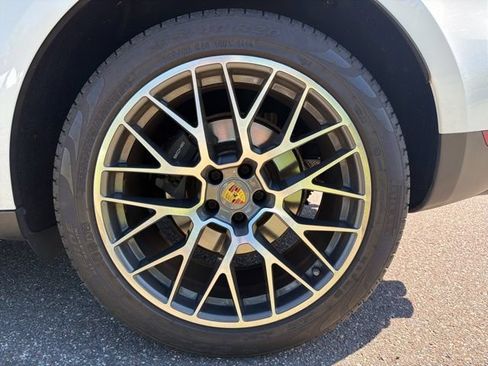 Used 2018 Porsche Macan Sport Edition AWD/4WD image 7