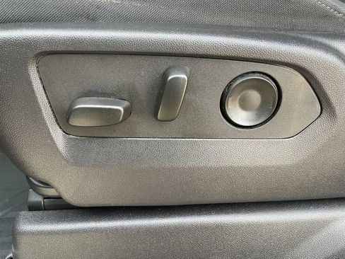 Used 2024 Chevrolet Silverado 2500 Custom w/ Custom Value Package image 10