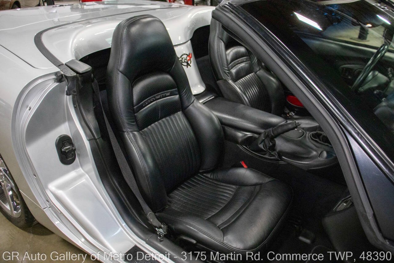 Used 2002 Chevrolet Corvette Convertible w/ Preferred Equipment Group2 RWD image 40