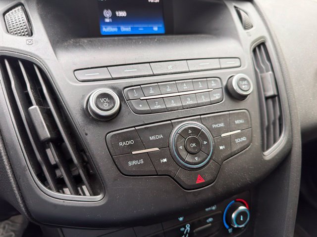 Used 2018 Ford Focus SE FWD image 25