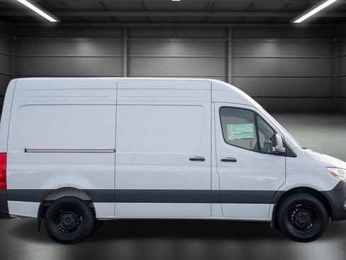 Used 2025 Mercedes-Benz Sprinter 2500 image 6
