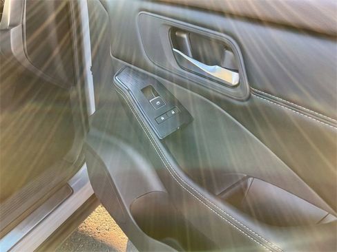 Used 2022 Nissan Rogue SL w/ SL Premium Package image 21