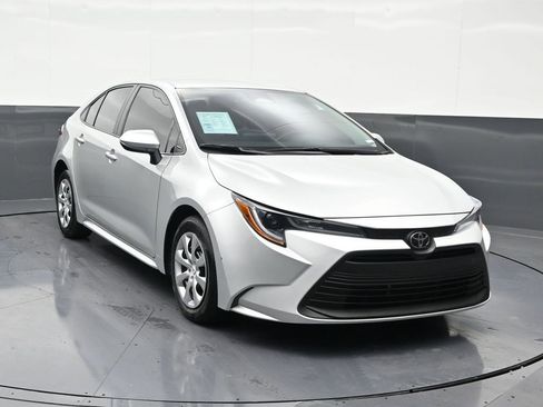 Used 2025 Toyota Corolla LE w/ Convenience Package image 8