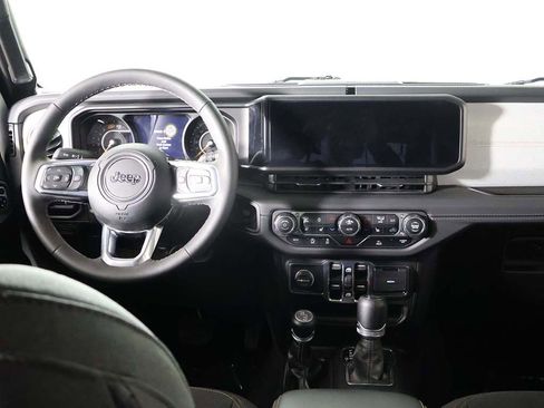 Used 2025 Jeep Wrangler Unlimited Sahara AWD/4WD image 29