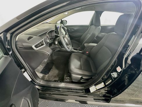 Used 2025 Toyota Corolla LE FWD image 13