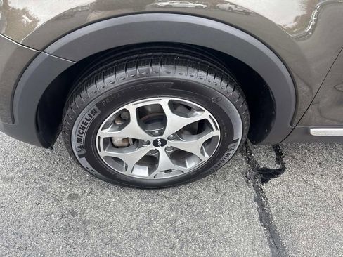 Used 2022 Kia Telluride EX image 11