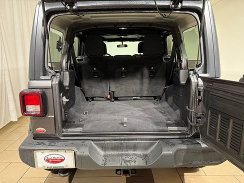 Used 2018 Jeep Wrangler Unlimited Sport S image 11