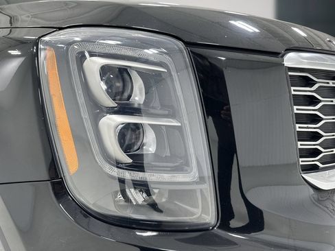 Used 2021 Kia Telluride SX w/ Towing Package FWD image 11