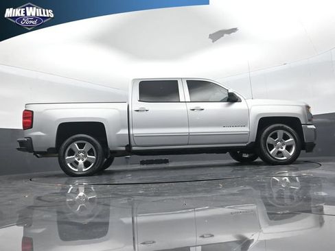 Used 2018 Chevrolet Silverado 1500 LT w/ All Star Edition RWD image 24