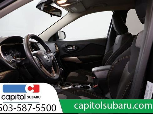 Used 2018 Jeep Cherokee Latitude image 12