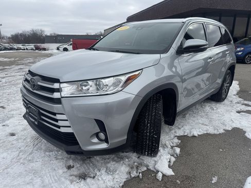 Used 2019 Toyota Highlander XLE image 4