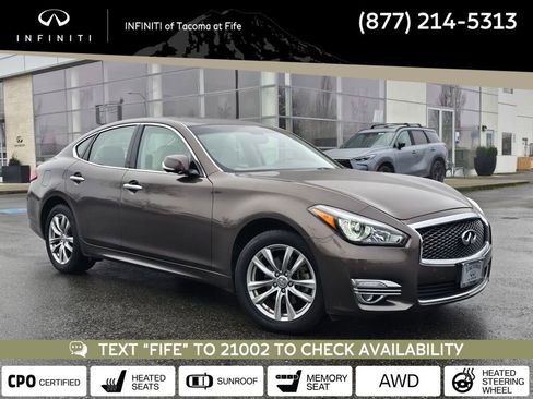 Used 2018 INFINITI Q70 Luxe image 1