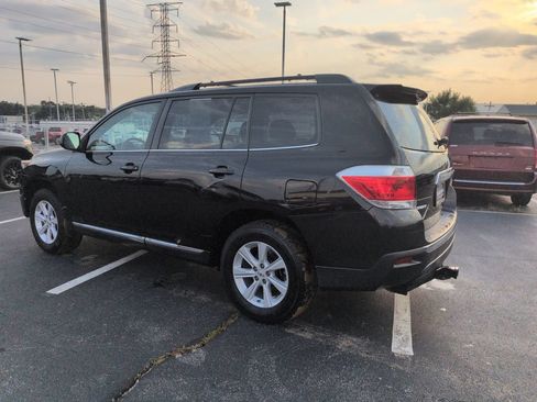Used 2011 Toyota Highlander SE w/ Tow Pkg FWD image 4