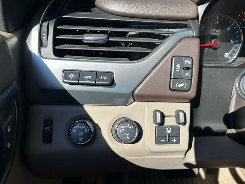 Used 2019 Chevrolet Tahoe Premier AWD/4WD image 14