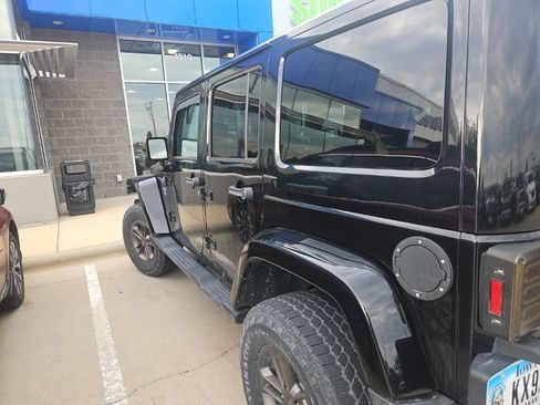 Used 2017 Jeep Wrangler Unlimited Sahara AWD/4WD image 6