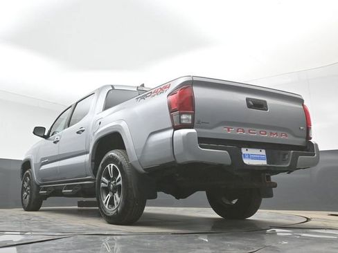 Used 2019 Toyota Tacoma TRD Sport AWD/4WD image 43
