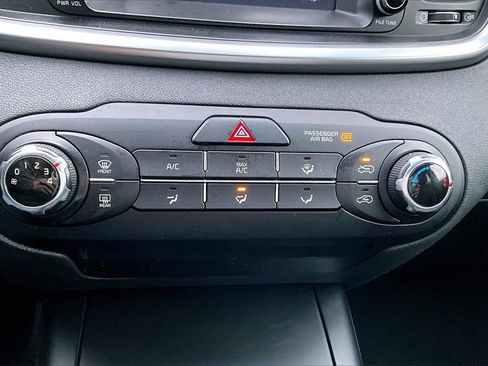 Used 2019 Kia Sorento LX image 14