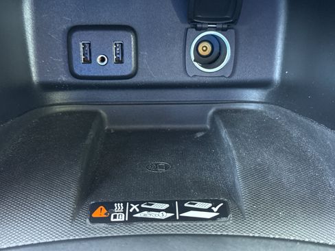 Used 2018 Chevrolet Equinox Premier AWD/4WD image 28