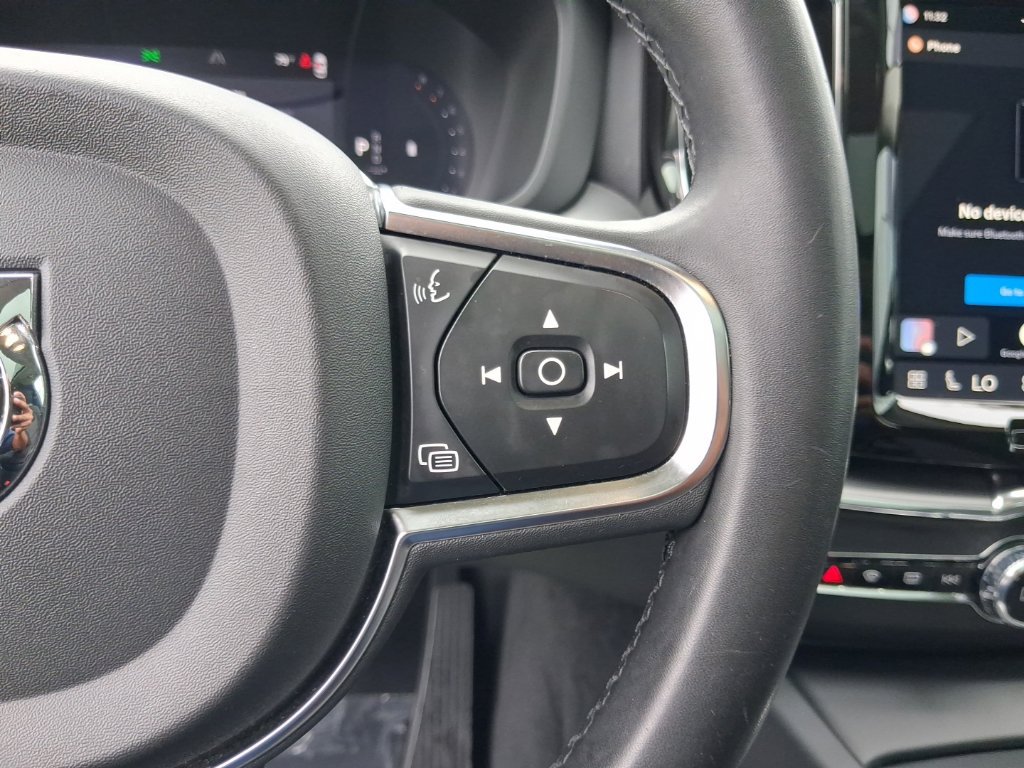 Certified 2024 Volvo XC60 B5 Core AWD/4WD image 20