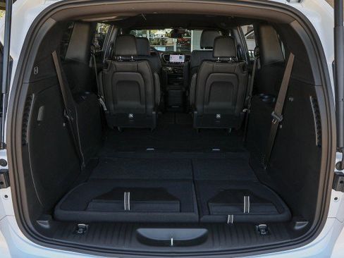 New 2026 Chrysler Pacifica Select FWD image 31