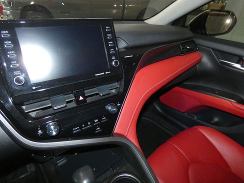 Used 2022 Toyota Camry XSE image 10
