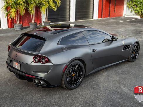 Used 2018 Ferrari GTC4Lusso T image 11