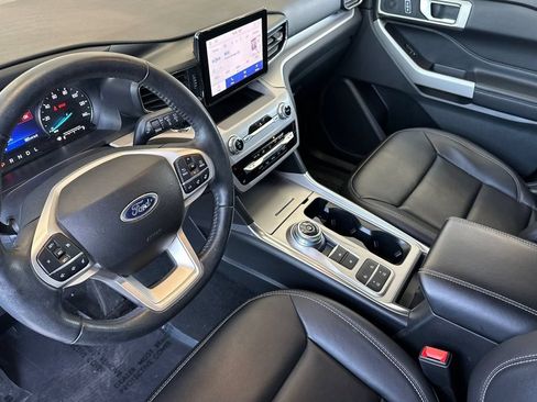 Used 2023 Ford Explorer XLT w/ Equipment Group 202A RWD image 9
