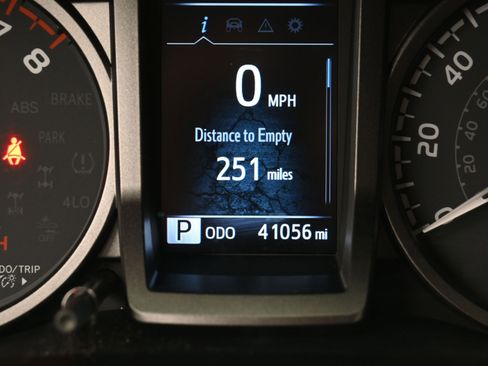 Used 2022 Toyota Tacoma TRD Sport image 15