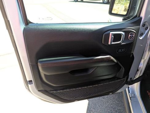 Certified 2023 Jeep Gladiator Rubicon w/ Cold Weather Group AWD/4WD image 17