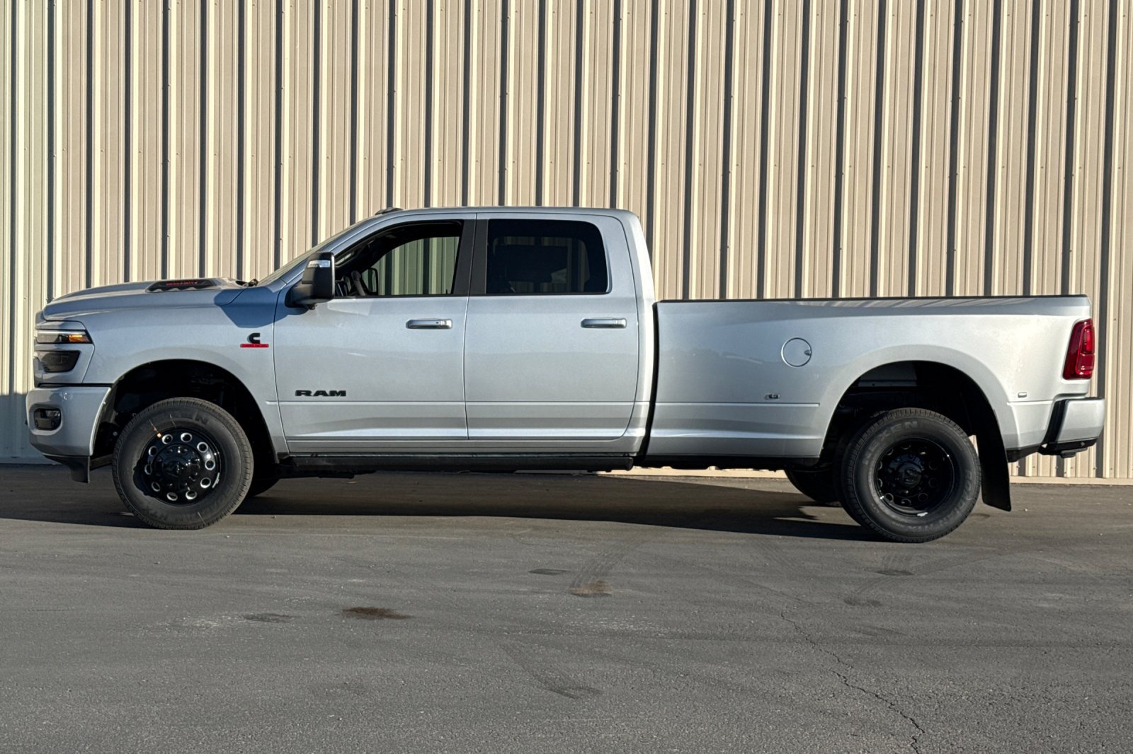 New 2026 RAM 3500 Laramie AWD/4WD image 13