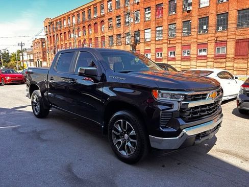 Used 2024 Chevrolet Silverado 1500 LT AWD/4WD image 3