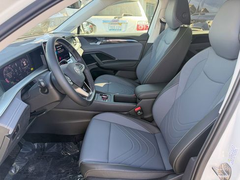 New 2026 Volkswagen Tiguan SE image 12