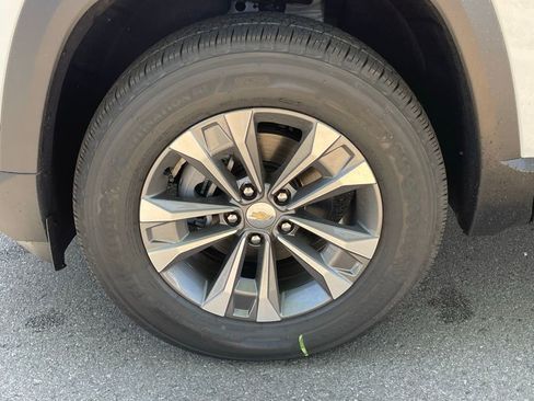 New 2026 Chevrolet Equinox LT FWD image 32