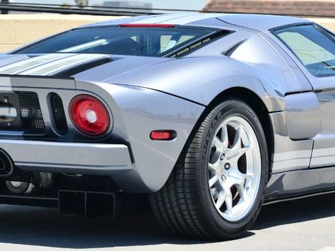 Used 2006 Ford GT RWD image 4